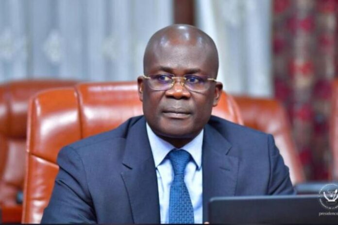 Jean-Lucien Bussa accusé de népotisme : une tempête politique infondée à Kinshasa ?