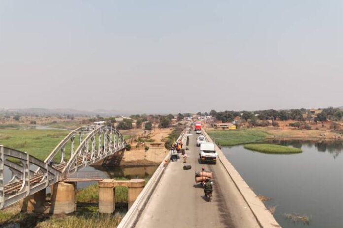 Pont Lualaba : les garde-fous cèdent, la sécurité des usagers en péril